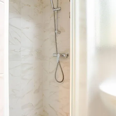 Sunny Home, In Centro E Vicino Grado